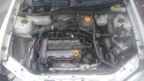 Far stanga Opel Corsa B 1998 Hatchback 1.2 benzina