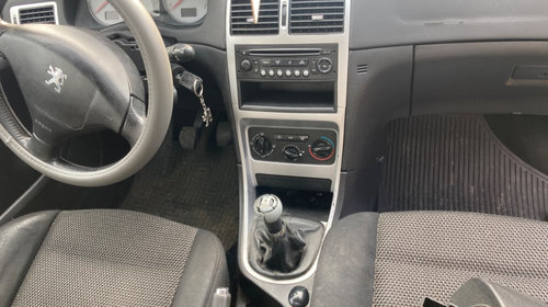 Far stanga Peugeot 307 2006 Hatchback 1.6 HDI