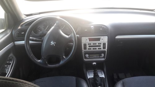 Far stanga Peugeot 406 2003 BREAK 2.2 DCI