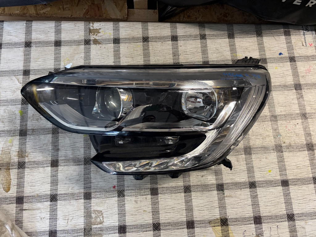 Far stanga Renault Megane 4 2015/2016/2017/2018/2019/2020