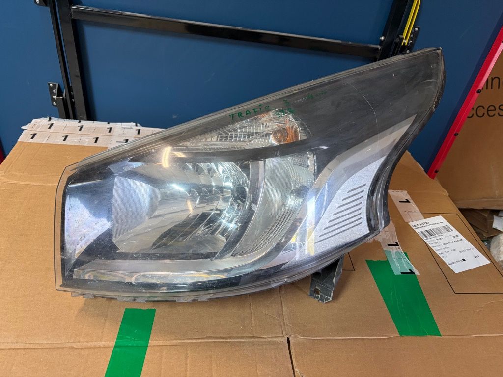 Far stanga Renault Trafic 3 2014/2015/2016/2017/2018/2019/2020