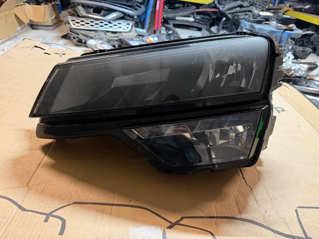 Far stanga Skoda KAROQ Halogen H7 2017/2018/2019/2020/2021