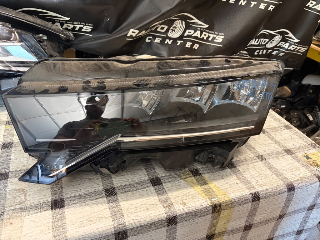 Far stanga Skoda Octavia 4 FACELIFT FULL LED 2024/2025/2026