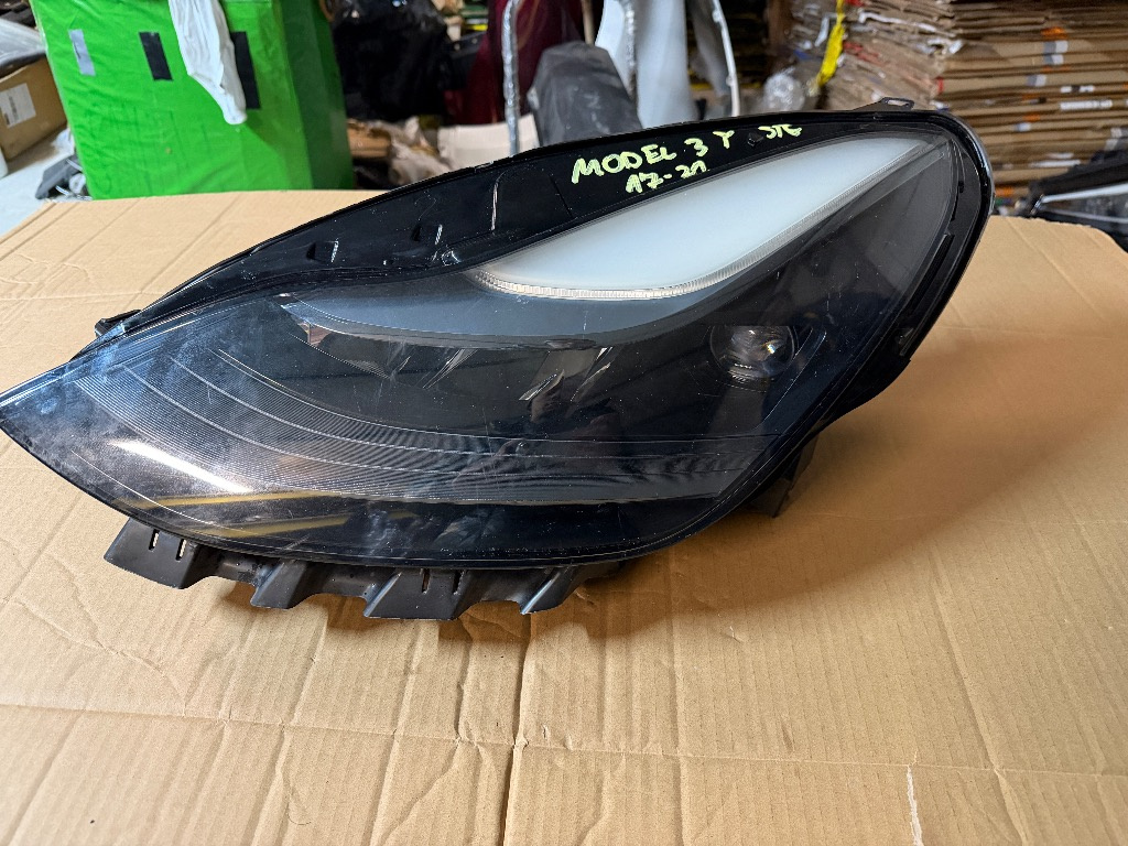 Far stanga Tesla Model 3 Model Y FULL LED 2017/2018/2019/2020/2021
