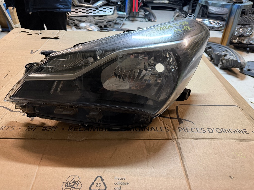 Far stanga Toyota Yaris 3 Halogen 2014/2015/2016/2017