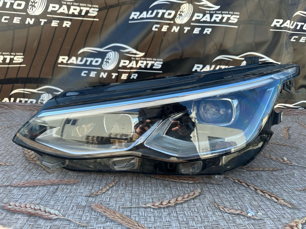 Far stanga Volkswagen Golf 8 Lupa / Led 2020/2021/2022/2023