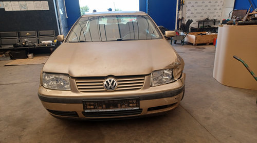 Far stanga Volkswagen VW Bora [1998 - 2005] Sedan 1.4 16V MT (75 hp)