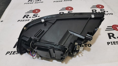 Far VOLVO S 40 XENON NEGRU (E) 03-07 Cod 30678204