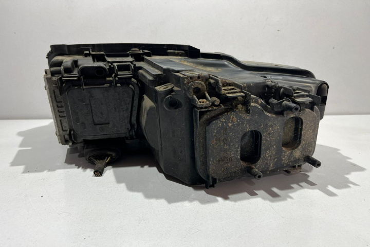 Far xenon adaptiv dreapta complet Audi A
