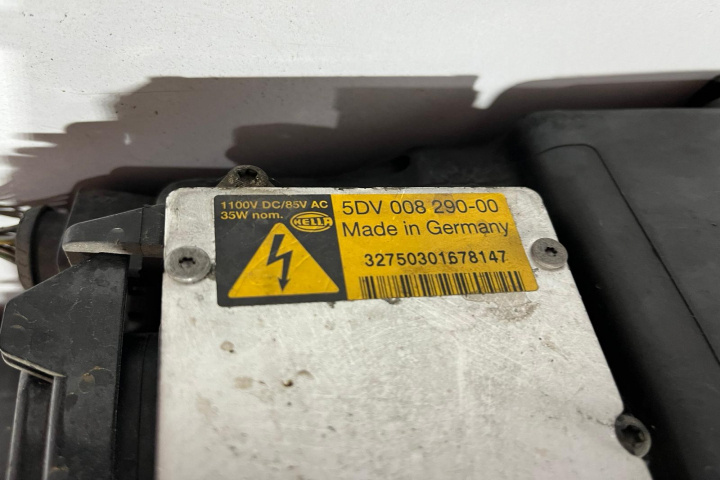 Far xenon adaptiv dreapta complet Audi A