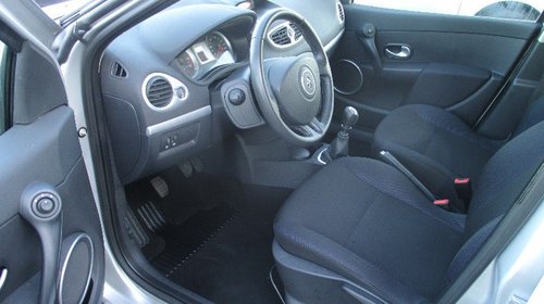 Faruri (cu lupa) Renault Clio 3 1.5 Dci din 2