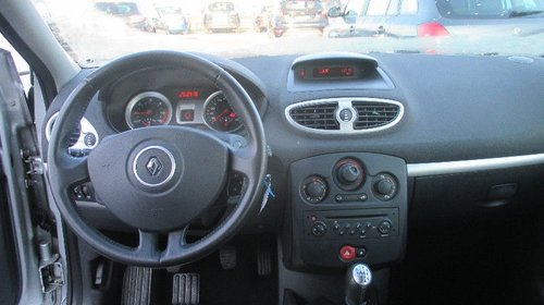 Faruri (cu lupa) Renault Clio 3 1.5 Dci din 2008