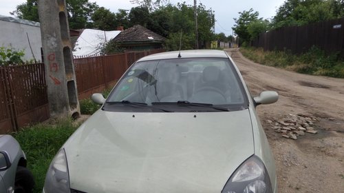 Faruri Renault Clio Symbol din 2005