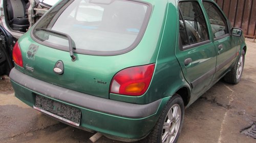 Ford Fiesta 1.8 Di, 55 kW / 75 CP, an 2001 culoare verde