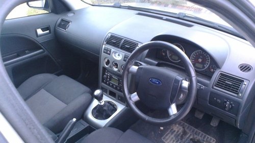 Ford Mondeo, an 2002, gri