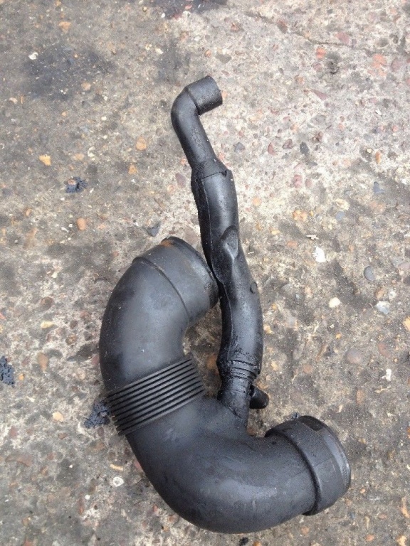 Furtun aer mercedes e class w211 2.7 cod