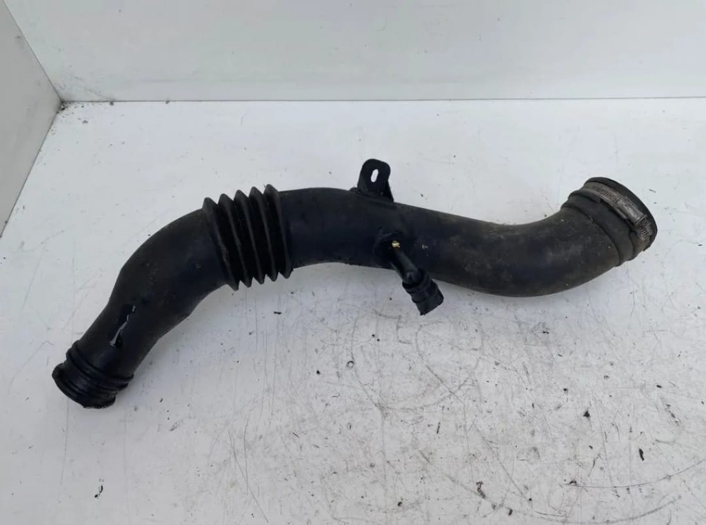 Furtun intercooler F9Q Opel Vivaro 1.9 cdti cod 77001160C5 cod motor F9Q euro 3