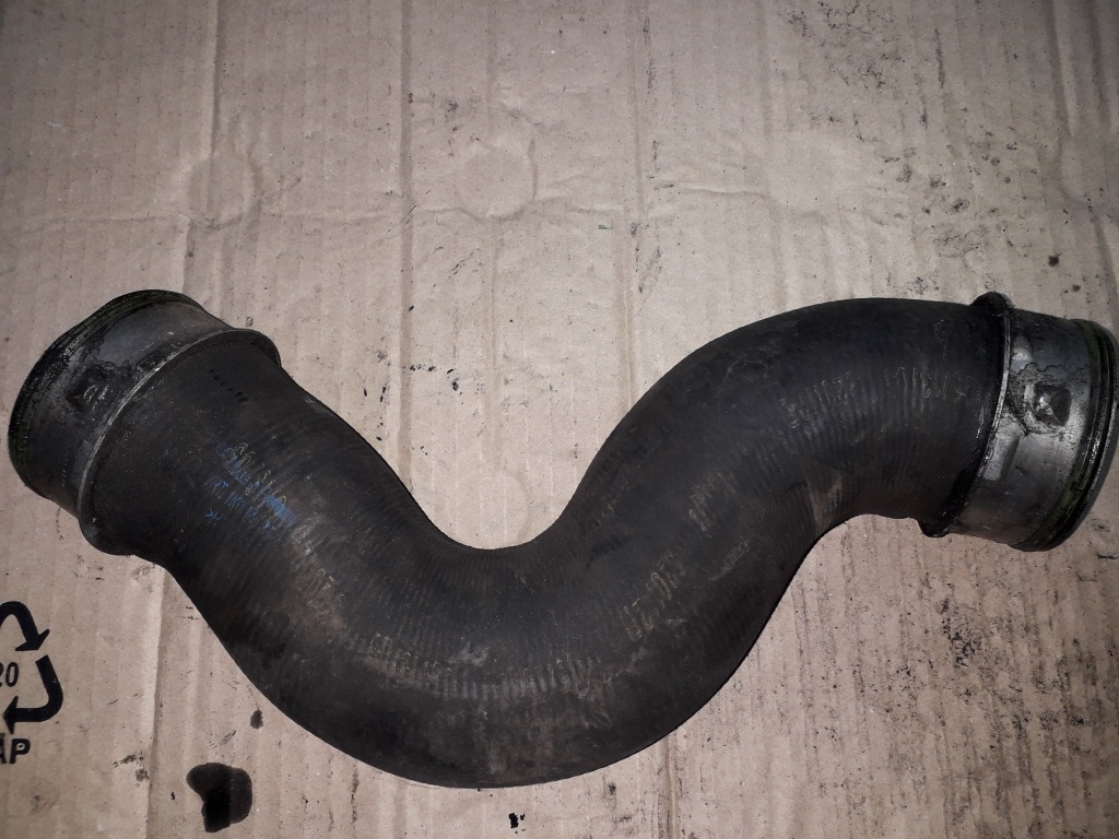 Furtun turbo (intra in intercooler dinspre turbo ) VW Touran 2.0TDI BKD