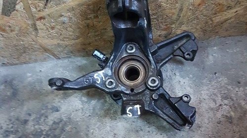 Fuzeta cu rulment stanga fata 1k0407255t vw golf V 1.4i 16v bud 80 cai