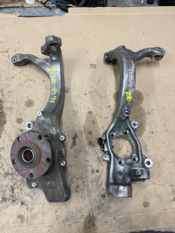 Fuzeta dreapta AUDI A6 C6 4F an 2004-2010 cod 4F0258