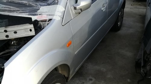 Fuzeta dreapta fata Ford Fiesta 2003 Hatchback 1.4