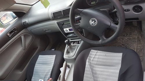 Fuzeta dreapta fata VW Passat B5 2002 LIMUZINA 1.9 tdi