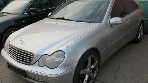 Fuzeta dreapta Mercedes C-klasse W203 2000-2004