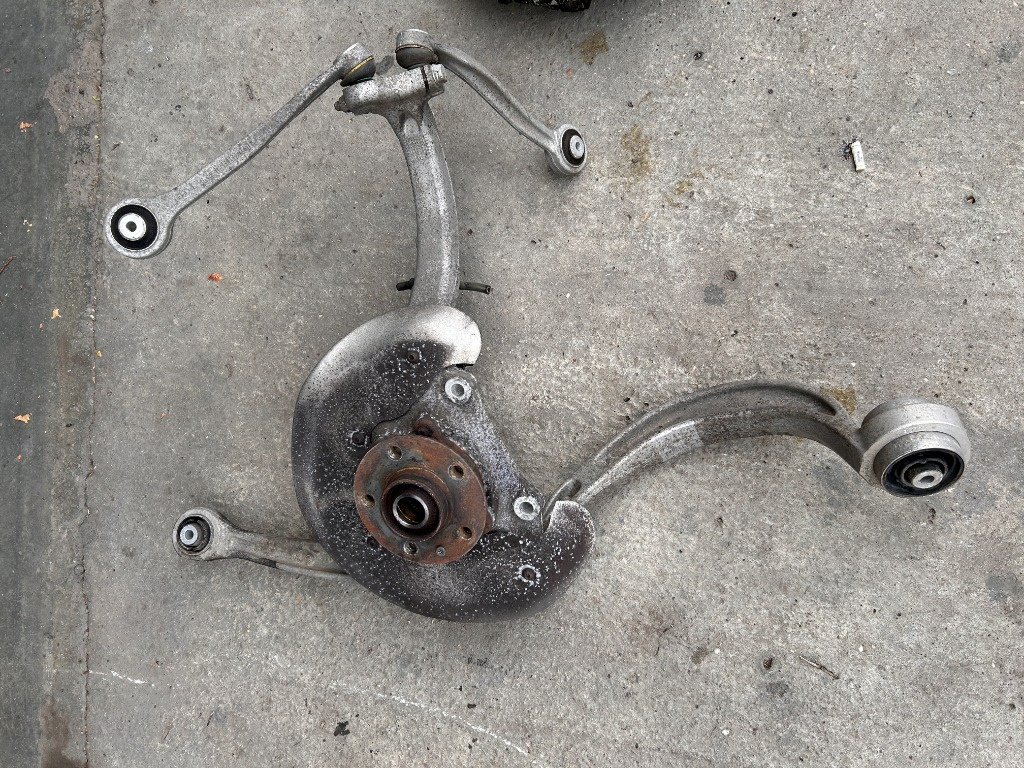 Fuzeta Fata stanga Audi A6 C7 / A7 4g cod : 4G0407241d