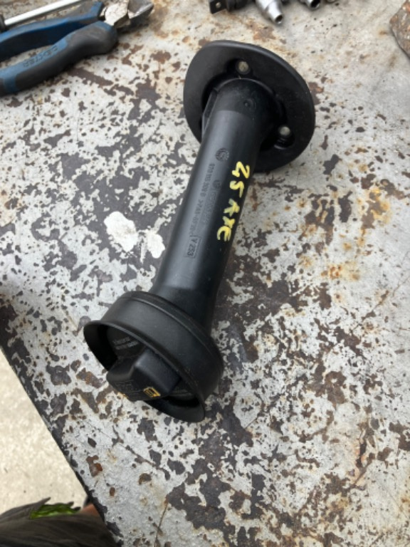 Gat umplere VW Transporter T5 2.5 tdi AXE cod 070115308G