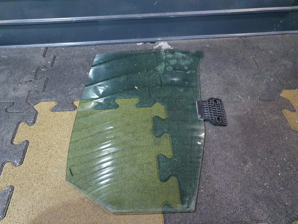 Geam dreapta spate AUDI A4 II 8E2, B6 20