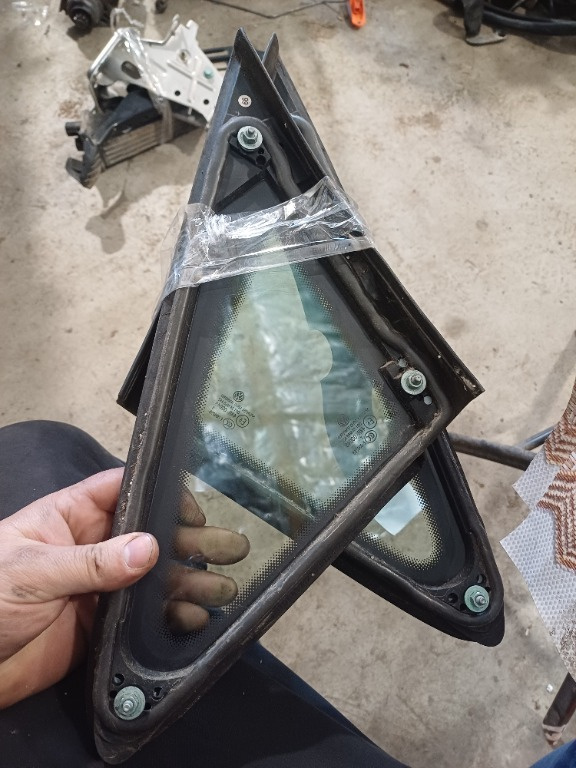 Geam fix dreapta spate VW Touran cod 43R
