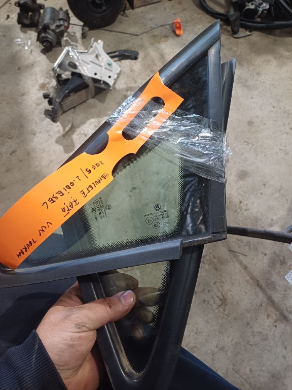 Geam fix dreapta spate VW Touran cod 43R 00048 pre