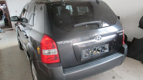 Geam fix stanga spate caroserie fumuriu Hyundai Tucson 2.0 CRDI D4EA euro 4 2005 2006 2007 2008 2009