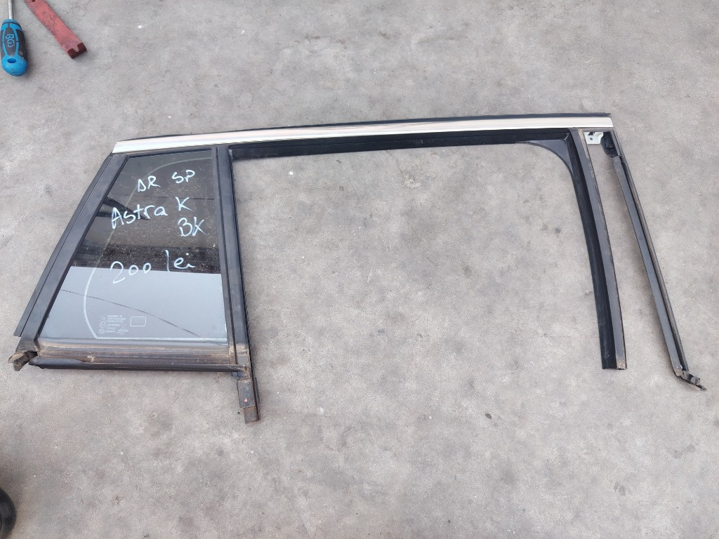 Geam Mic Dreapta Spate Opel Astra K ( complet că în poza )