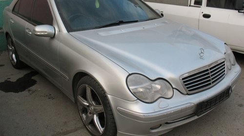 Geam stanga fata Mercedes C-klassse W203 2000-2004
