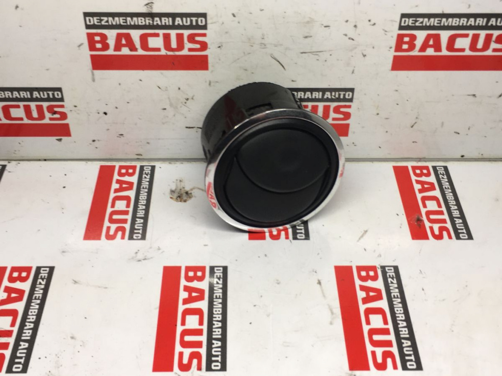 Grila aer bord Dacia Logan 2 MCV: 687604194R [Fabr 2010-2019]
