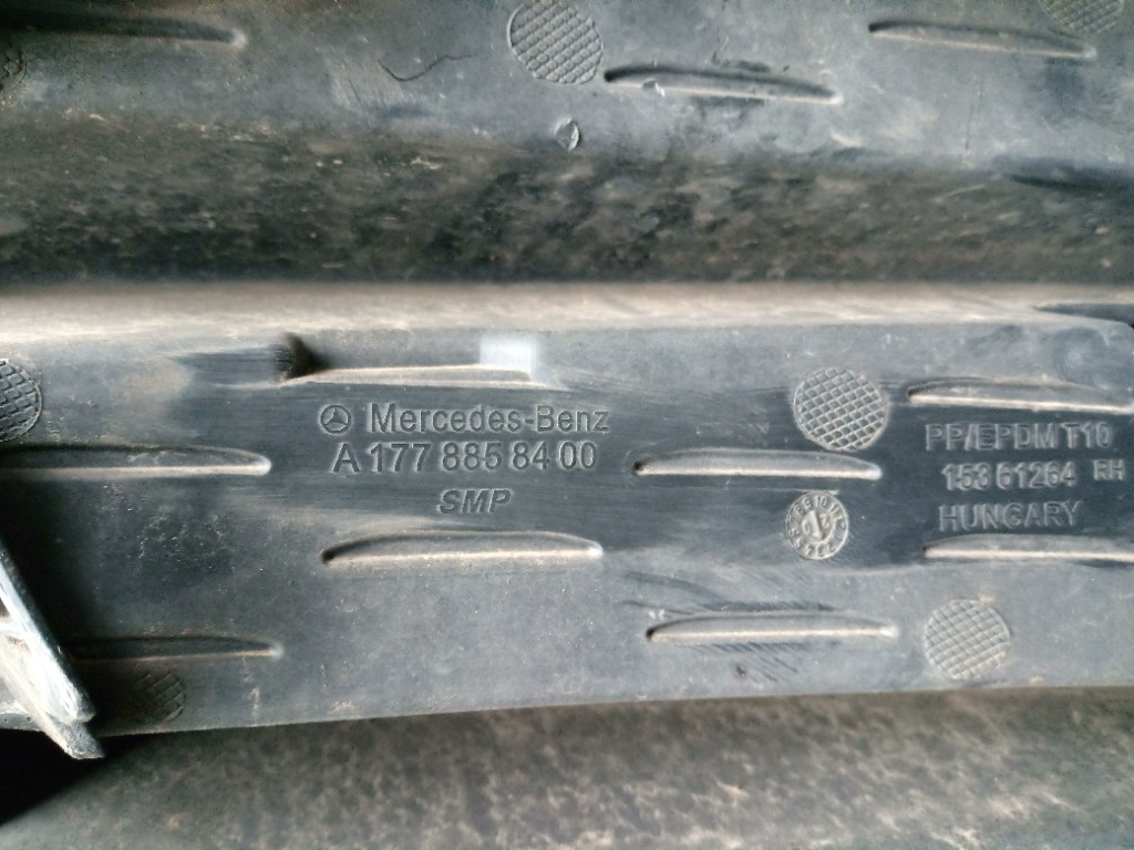 Grila bara dreapta Mercedes A-class W177