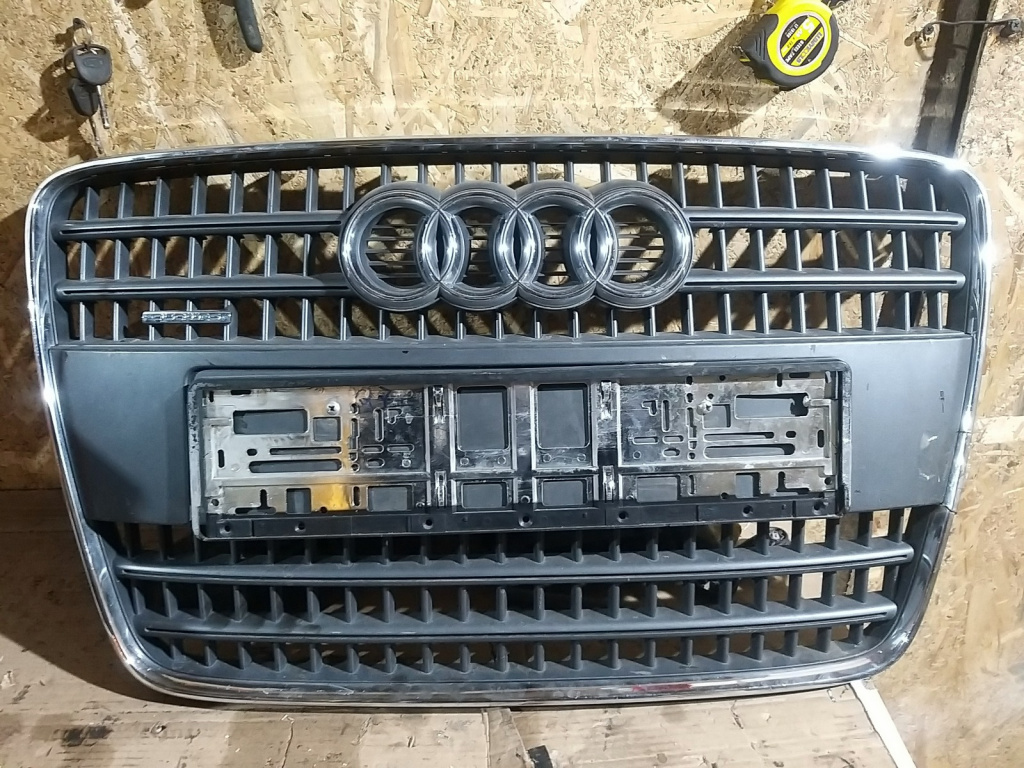 Grila bara fata Audi Q7 4L (are 5 cm bagheta rupta