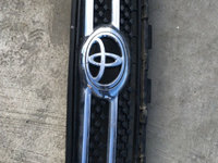 Grila bara fata centrala cu emblema Toyota Rav 4 / Avensis cod 5310142190