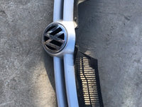 Grila bara fata centrala cu emblema Volkswagen Golf 5 cod 1k0853655 / 1k0853655c