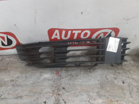 GRILA BARA FATA (DREAPTA) VOLKSWAGEN PASSAT B5.5 2002 OEM:3B0853666H.