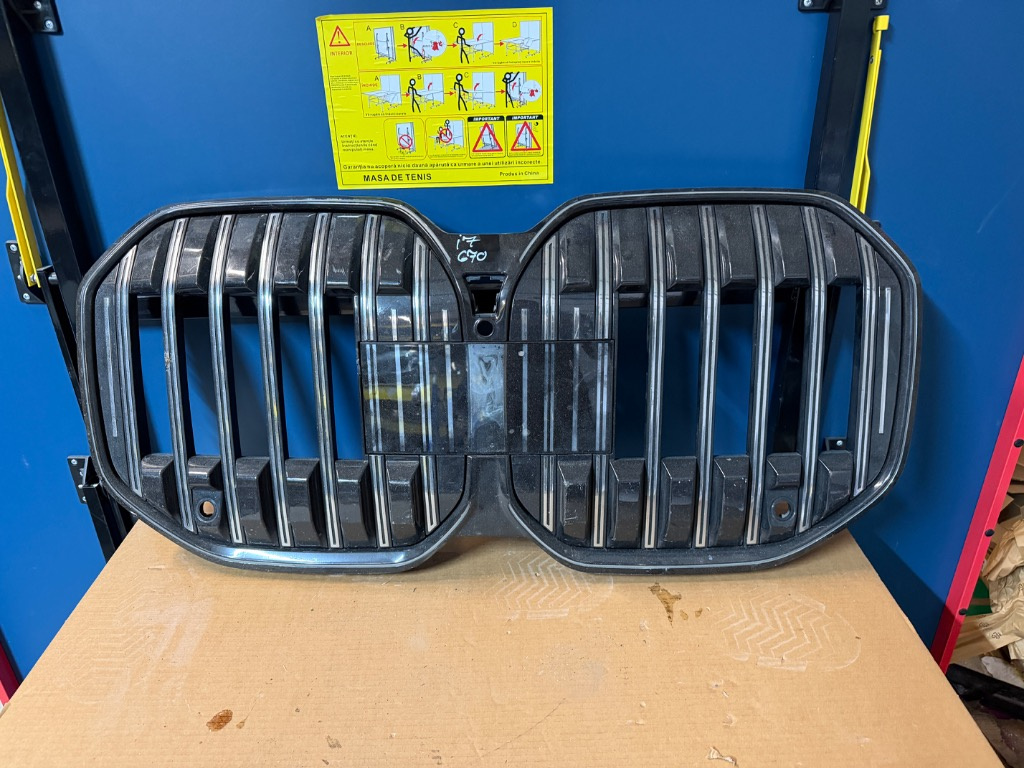 Grila bara fata iluminata BMW SERIA 7 I7 G70 2022/2023/2024/2025