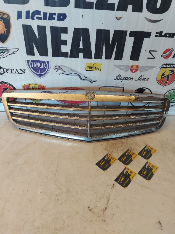 Grila Bara Fata Mercedes C-Class W204 Cod A2048800323