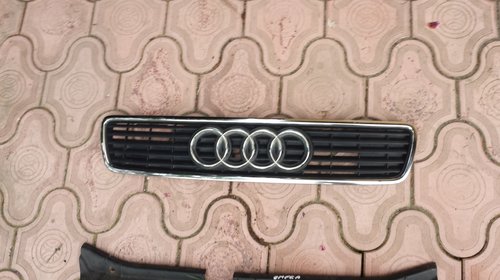 Grila capota Audi A4