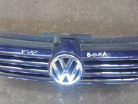 Grila Capota Motor +Emblema VW Bora (1999-2005)