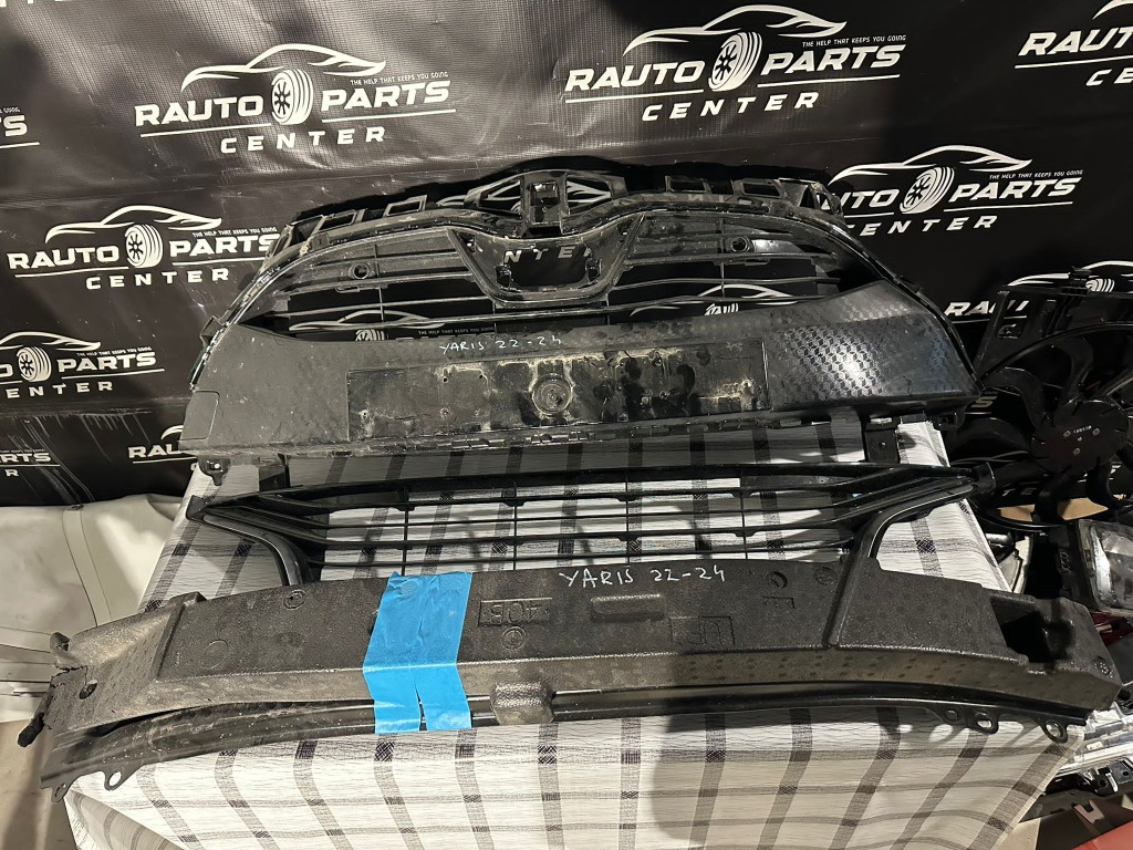 Grila centrala + armatura fata Toyota Yaris 2022/2023/2024