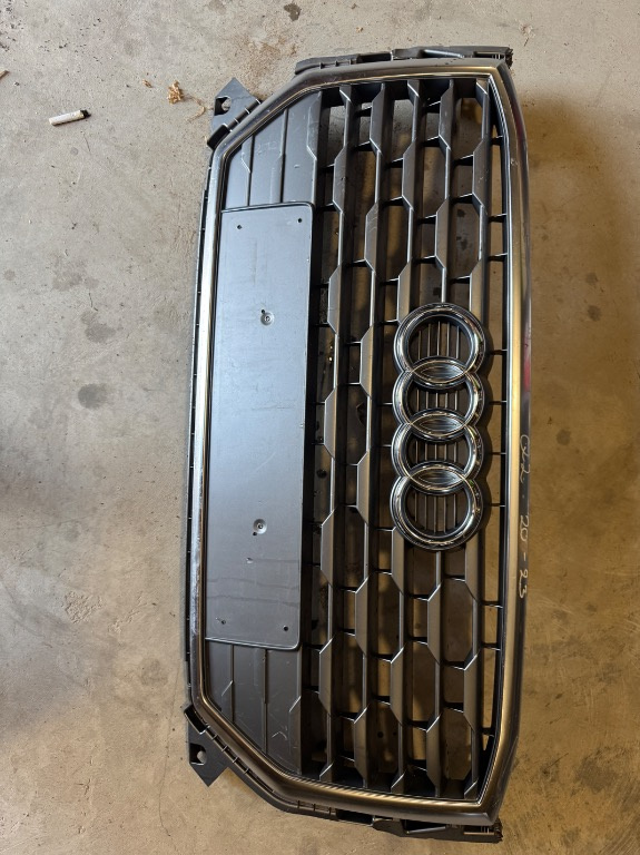 Grila centrala Audi Q2 2020/2021/2022/2023