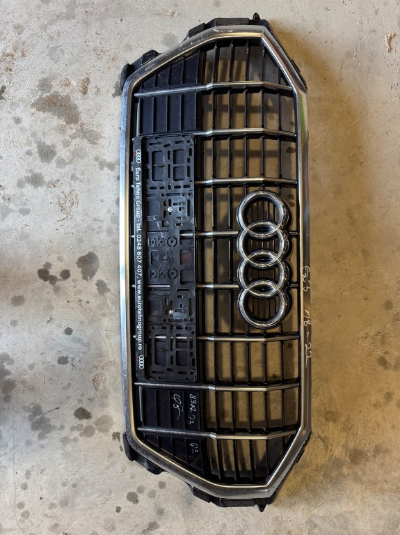 Grila centrala Audi Q3 FACELIFT 2018/2019/2020/2021/2022