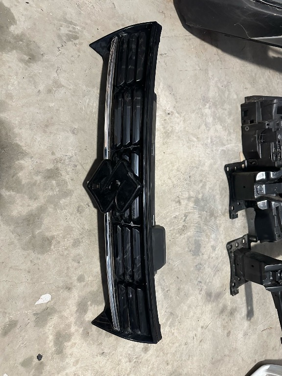 Grila centrala bara fata Suzuki Vitara Facelift 2023/2024/2024