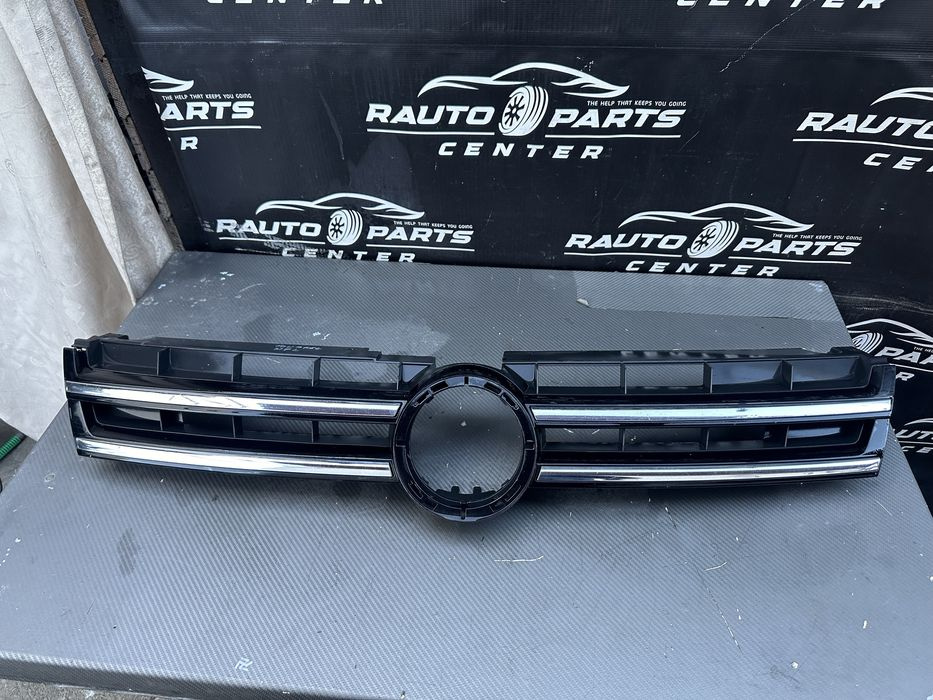 Grila centrala bara fata Volkswagen Touareg 7P NONFACELIFT 2010-2013